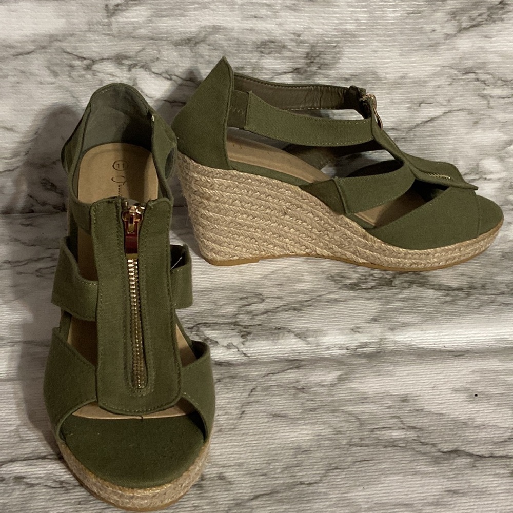 Jessica Carlyle wedges, size 11